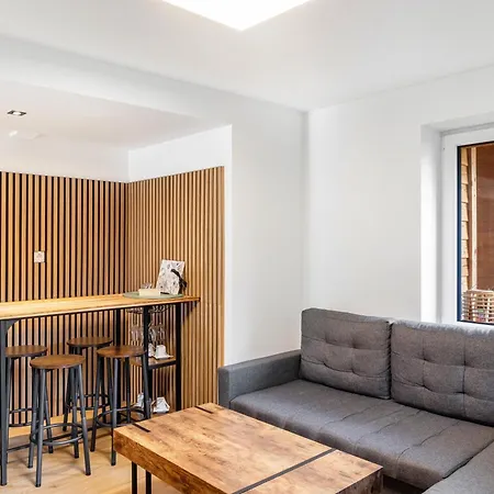 Nicolle In סאוטנס