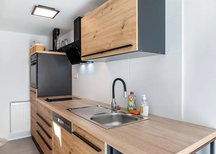 Nicolle In ساوتينس