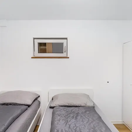 Nicolle In ザウテンス